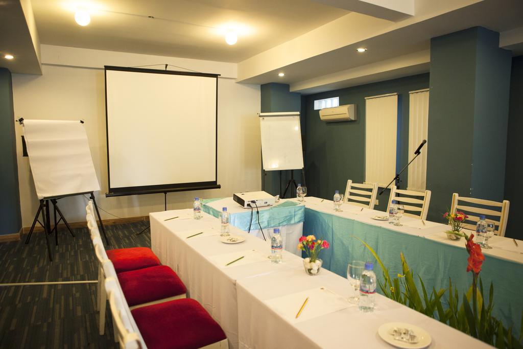 The Frangipani Living Arts Hotel And Spa Phnom Penh Esterno foto