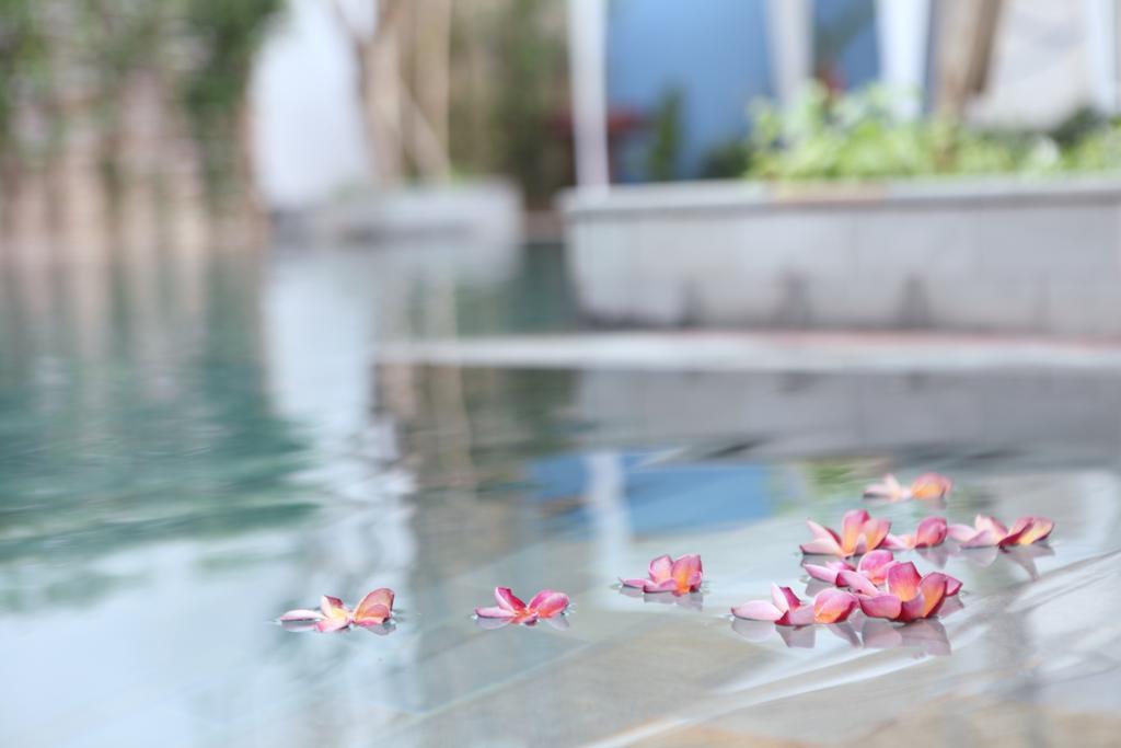 The Frangipani Living Arts Hotel And Spa Phnom Penh Esterno foto