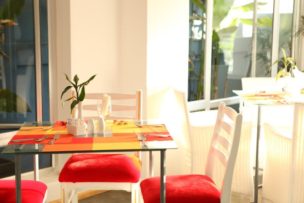 The Frangipani Living Arts Hotel And Spa Phnom Penh Esterno foto