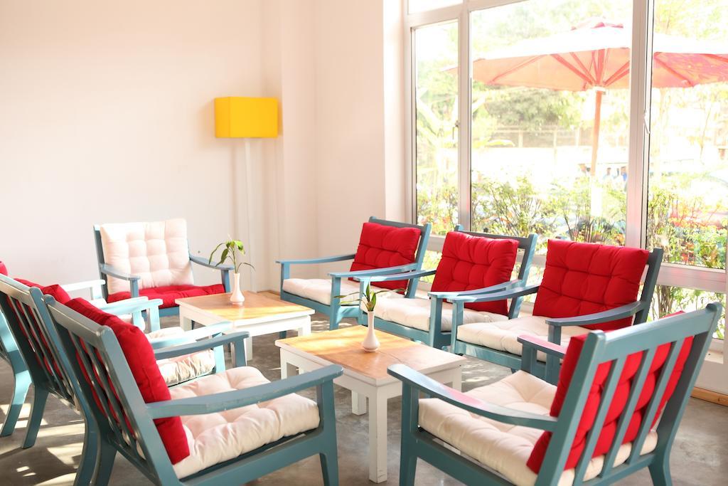 The Frangipani Living Arts Hotel And Spa Phnom Penh Esterno foto
