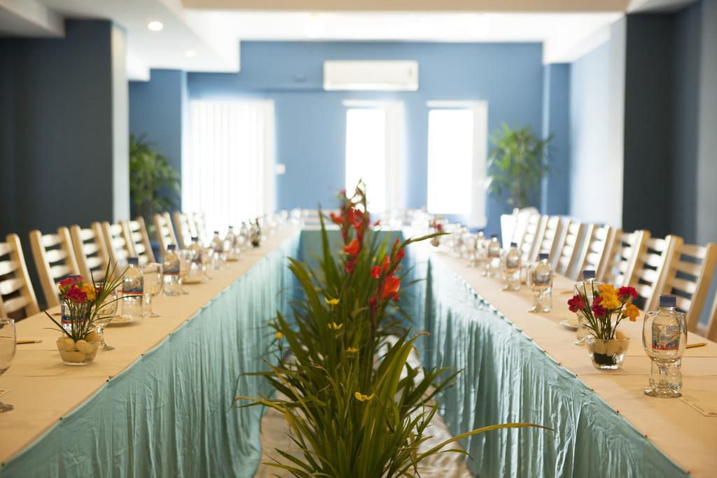 The Frangipani Living Arts Hotel And Spa Phnom Penh Esterno foto