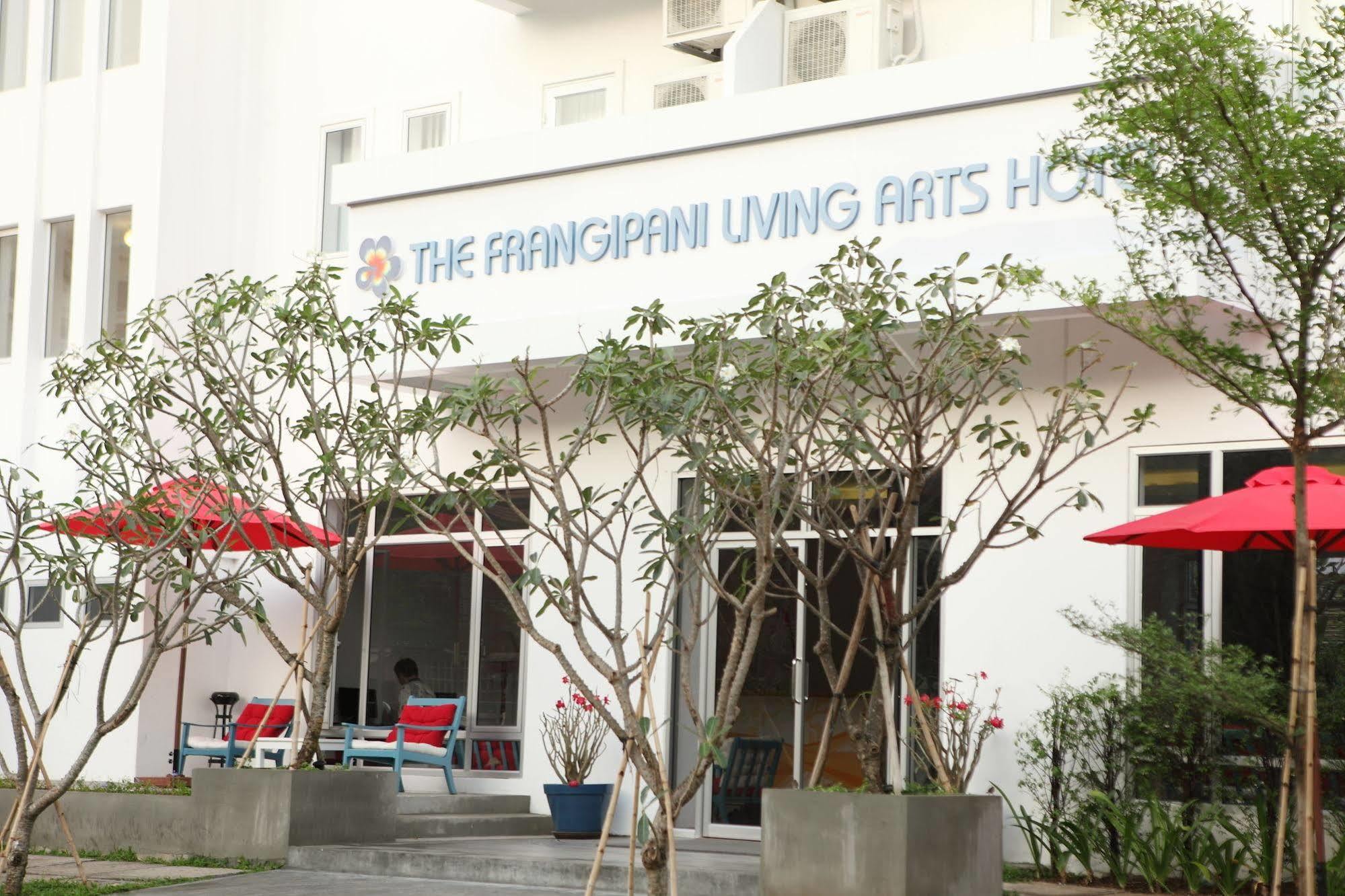 The Frangipani Living Arts Hotel And Spa Phnom Penh Esterno foto