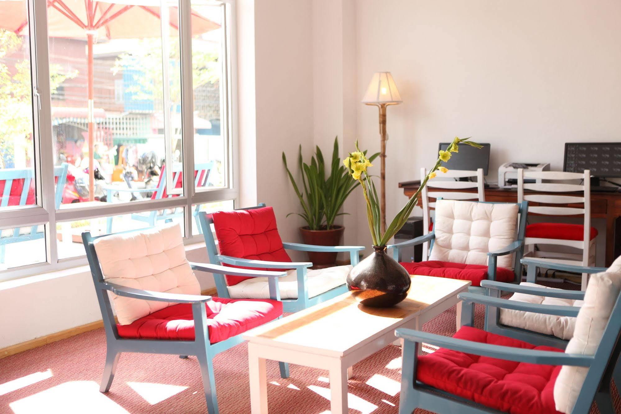 The Frangipani Living Arts Hotel And Spa Phnom Penh Esterno foto