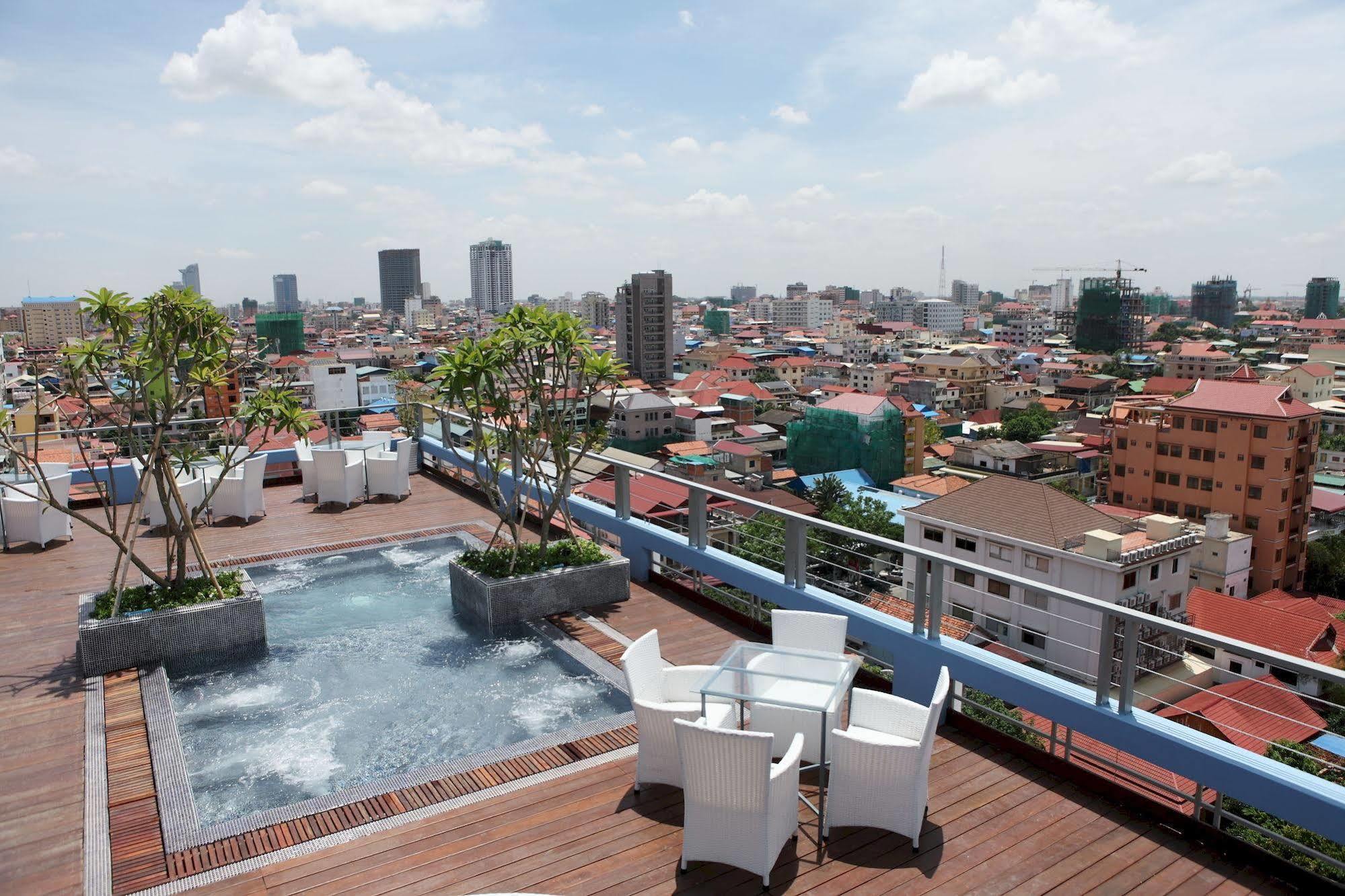 The Frangipani Living Arts Hotel And Spa Phnom Penh Esterno foto