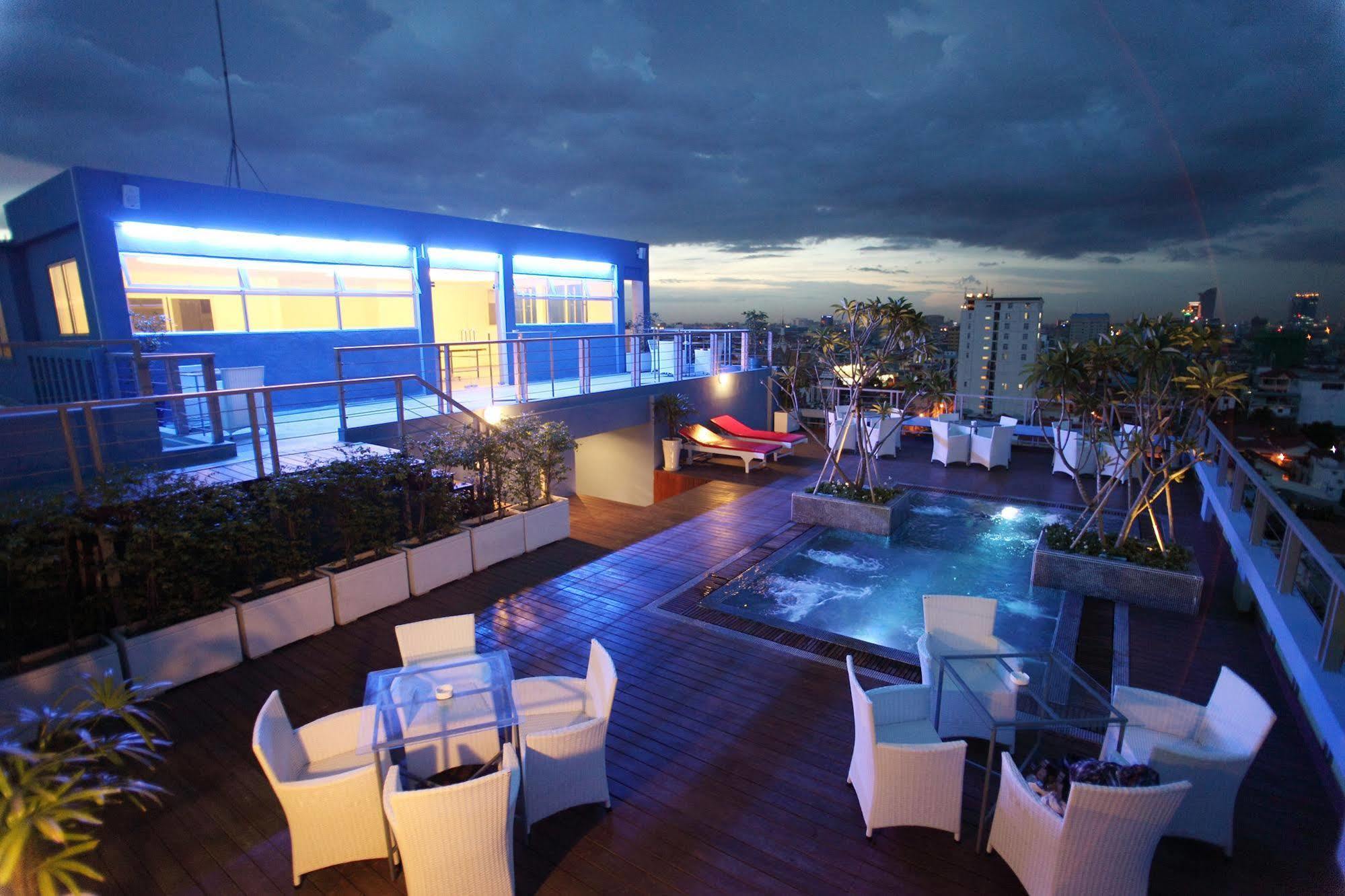 The Frangipani Living Arts Hotel And Spa Phnom Penh Esterno foto
