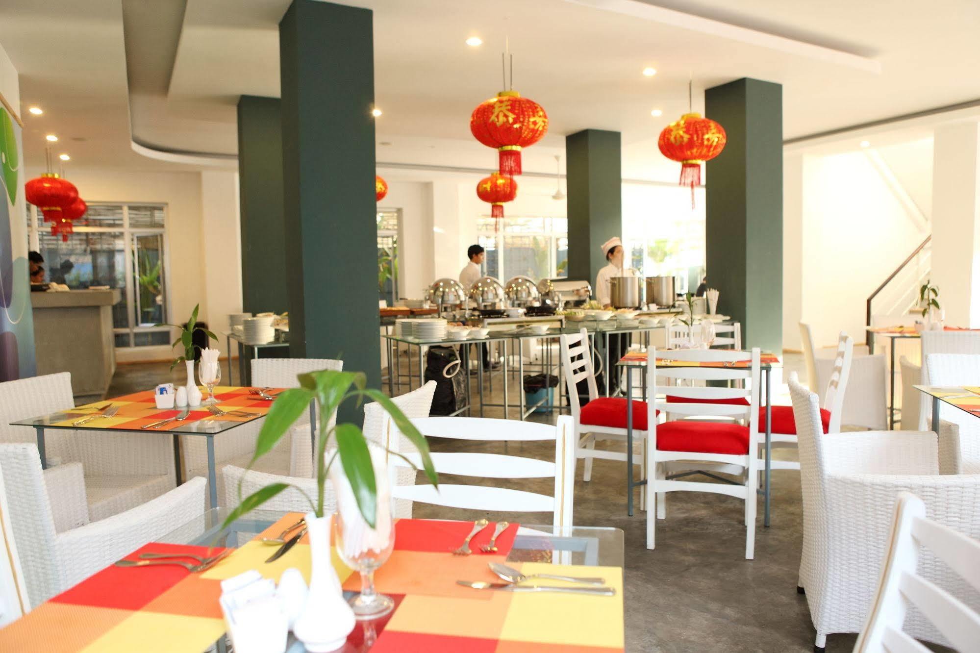 The Frangipani Living Arts Hotel And Spa Phnom Penh Esterno foto